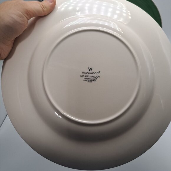Wedgewood Sarahs Garden Christmas Green Dinner Plates 10-3/4" Holly Design - Picture 8 of 8